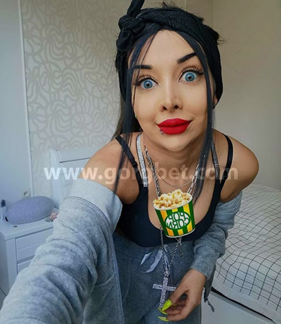 آذین هخامنش و دوست پسرش